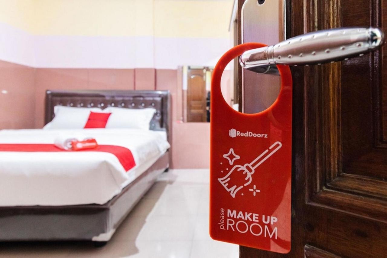 Reddoorz Plus @ Jalan Gatot Subroto Medan Sunggal Eksteriør bilde