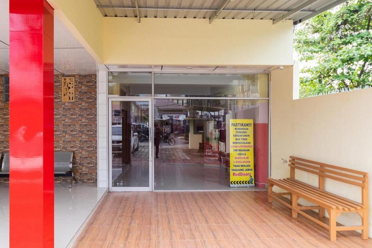 Reddoorz Plus @ Jalan Gatot Subroto Medan Sunggal Eksteriør bilde
